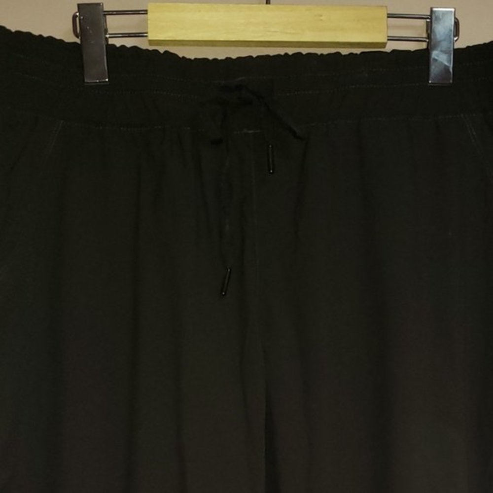 Amazon Esssentials women's Size Large Capri - NWT